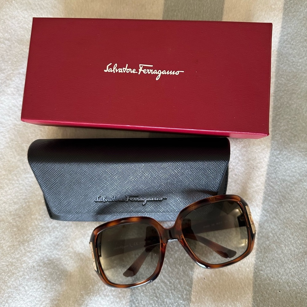 SALVATORE FERRAGAMO Sunglasses
